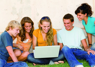 汉口建功帮球队取胜，晋级下一轮