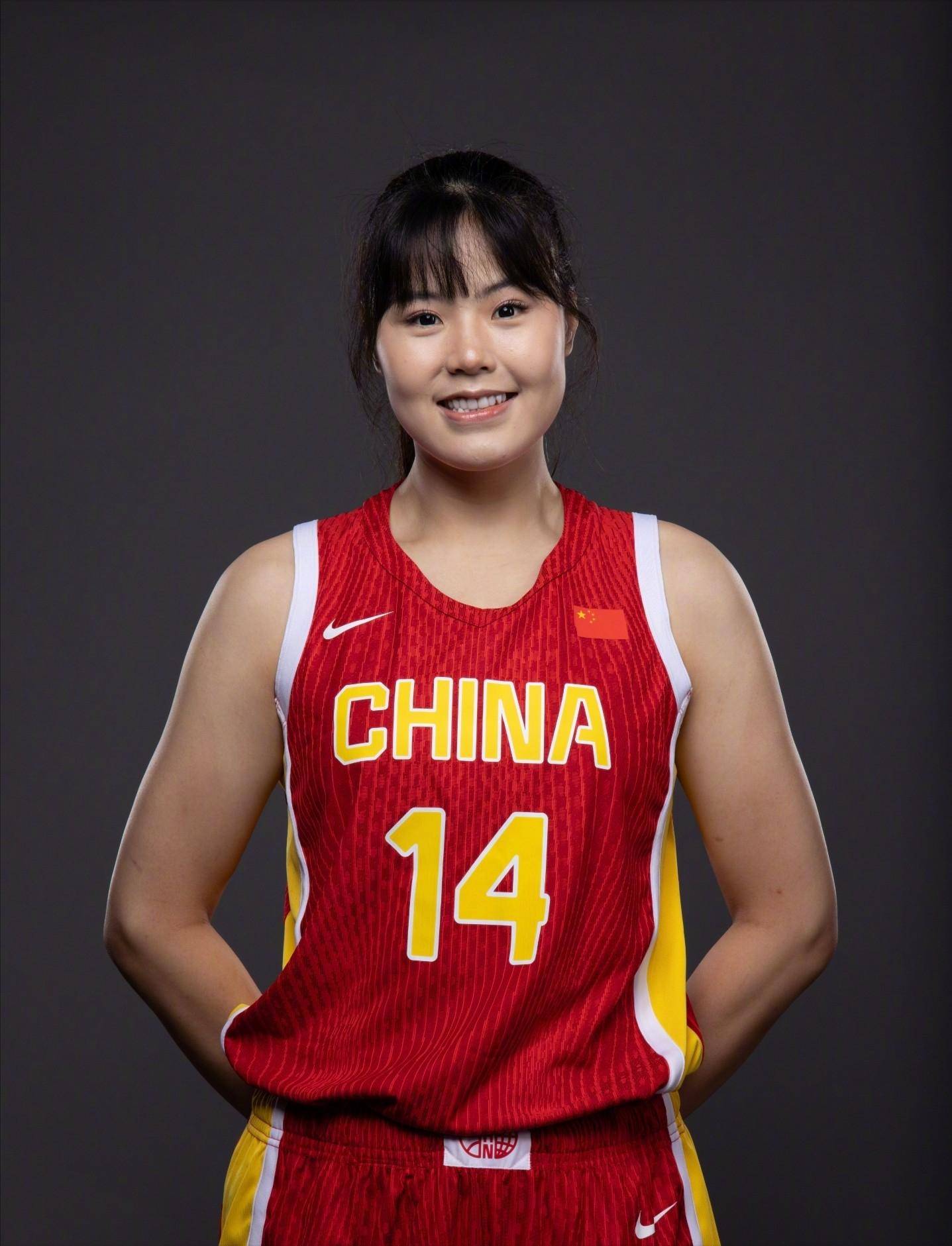 关于上海女篮连胜气势如虹，稳居全国女子篮球赛榜首的信息